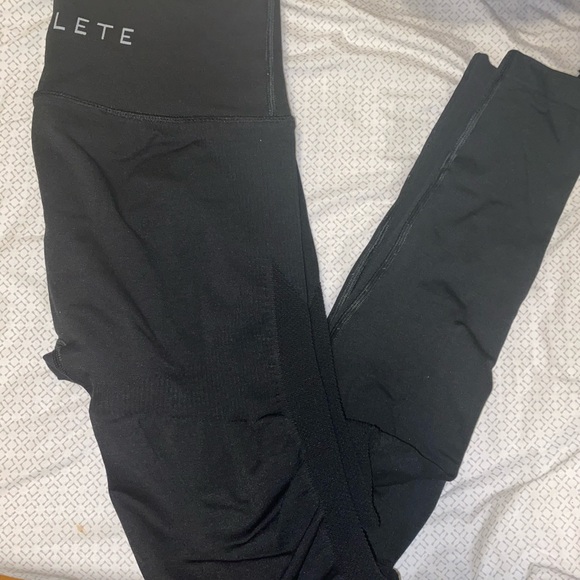 Alphalete aero leggings in black - Picture 3 of 3